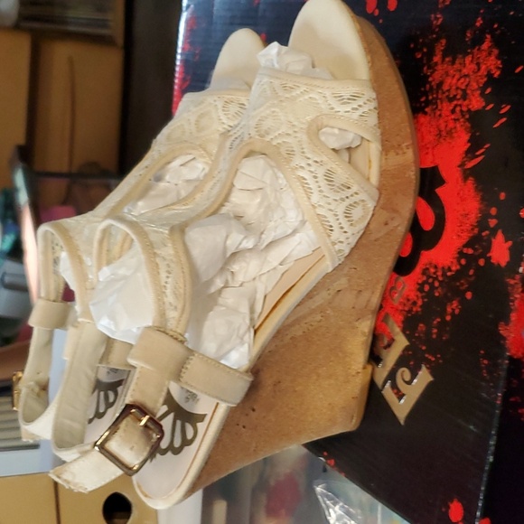 Fergalicious By Fergie Sandals wedges 8.5 - Picture 4 of 14